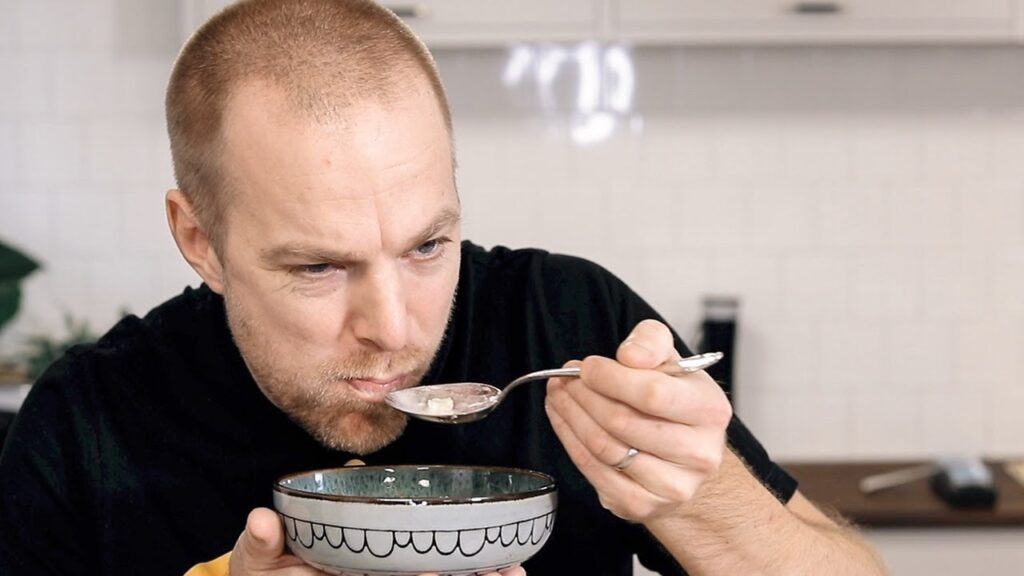 Matgeek provsmakar julgröt som är tillagad med sous vide